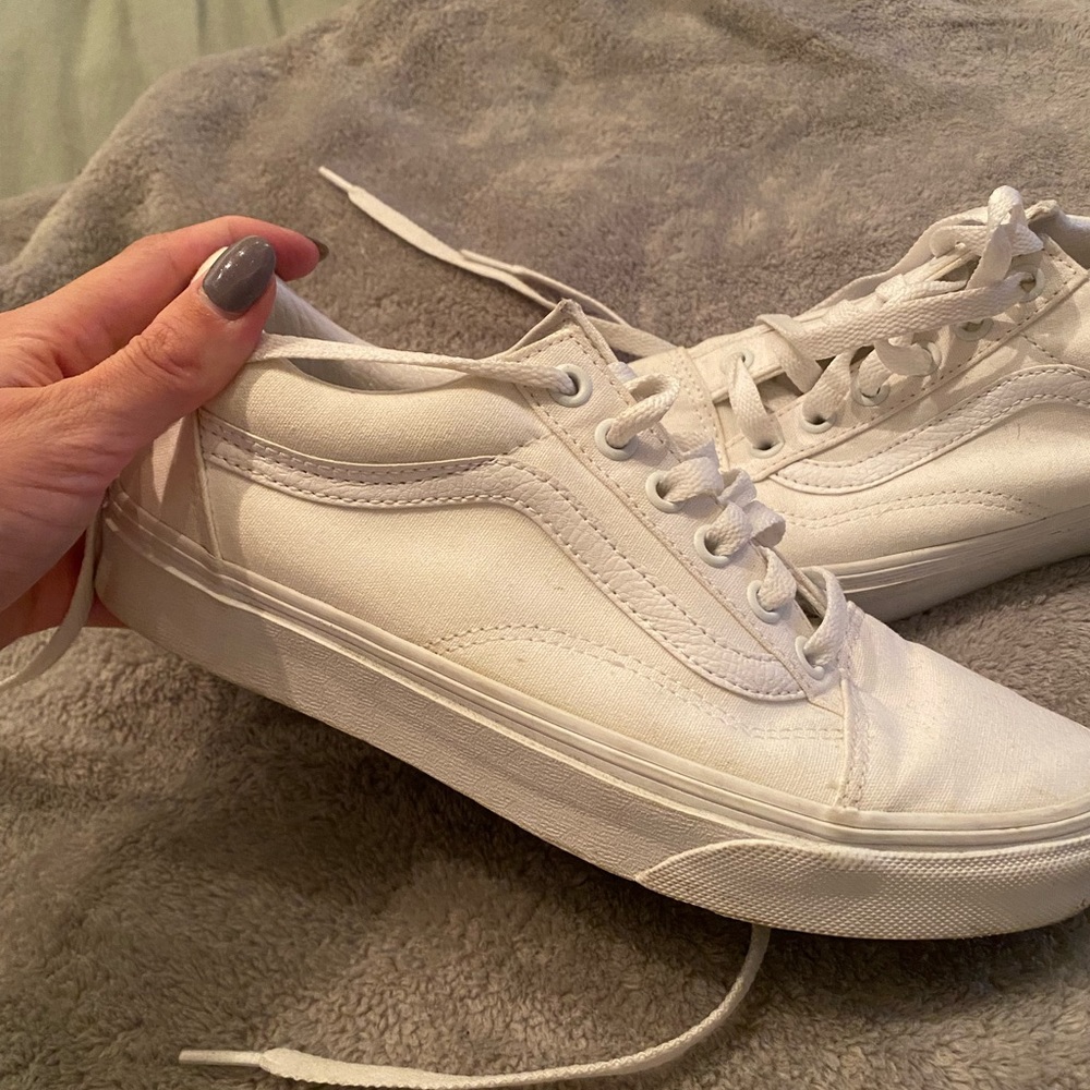 Vans White Old School Classic Shoes-Women’s Size 7.0